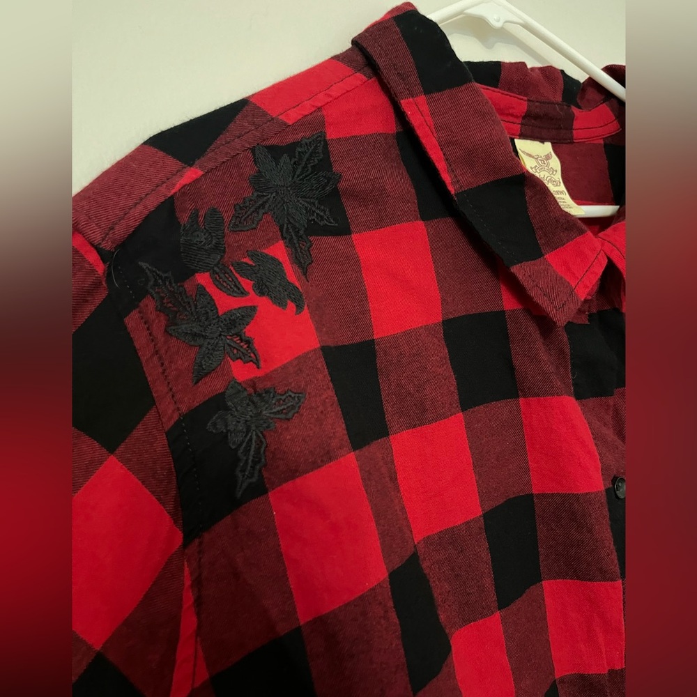 Faded Glory Red and Black Plaid Women's Button Down 100% Cotton Flannel Shirt - Picture 4 of 5